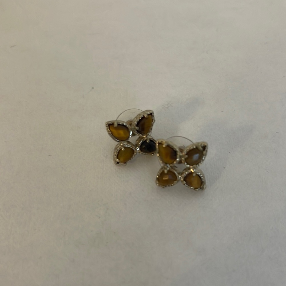 Kendra Scott - four leaf clover stud, multi-brown stone